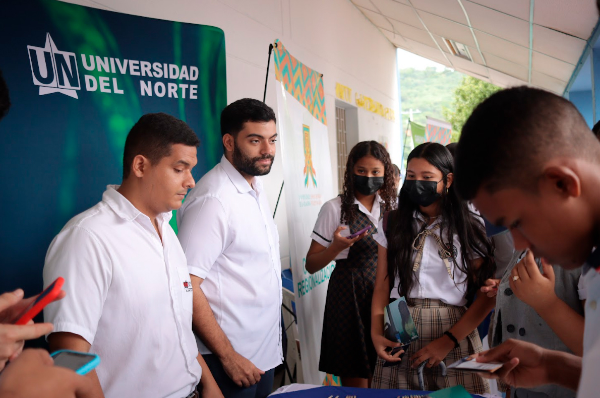 Feria Oportunidades de Acceso a la Educación Superior en la Institución Educativa Comfamiliar  La Guajira No 1